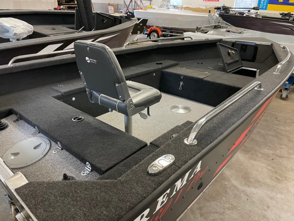 BREMA 430 V Fishing PRO + livewell boat